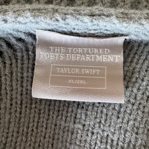 Tortured Poets Department Gray V-Neck Cable Knit Cardigan Sweater Taylor Swift - Picture 2 of 6